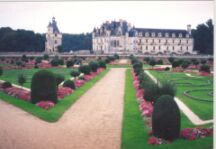 Zamek Chenonceuax - widok od strony parku (ok. 62 kB)