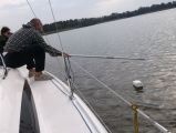 Nie miaem pojcia co „to” byo. Wygldao na jeziorze jak poduny paseczek, ktry bardzo powoli przemierza zatok...